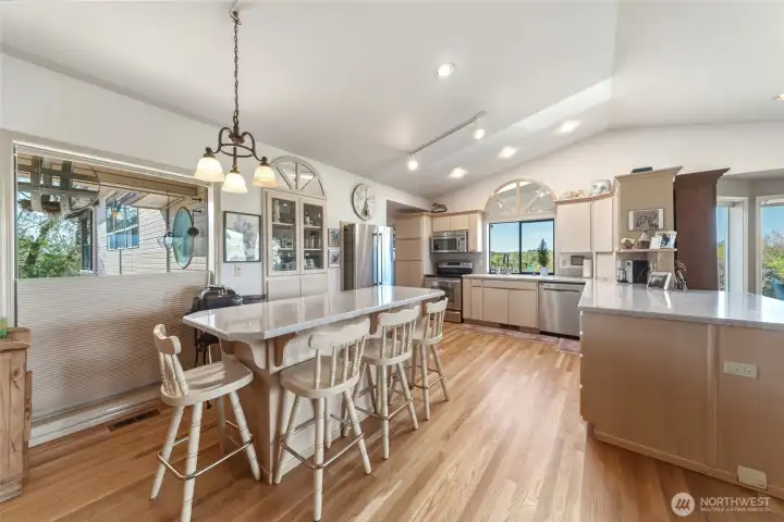 Informal eating kitchen