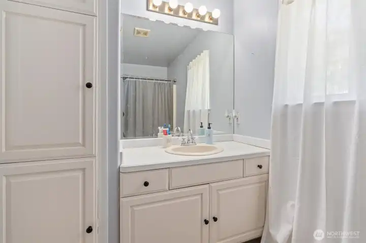 Full Guest Bathroom