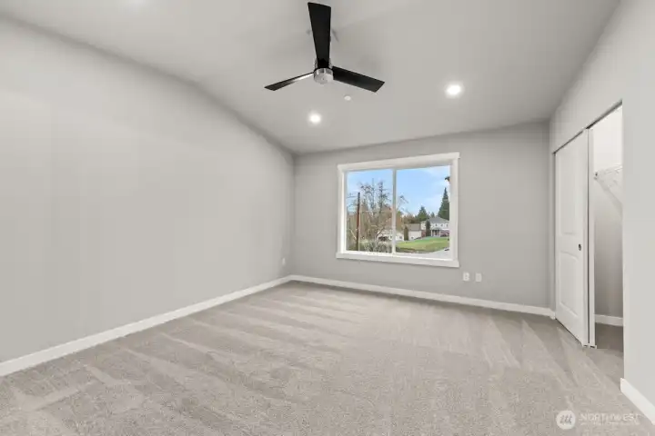 Photographs are for illustrative purposes only. Features, finishes, interior/exterior colors, landscaping and floorplan shown may vary from actual homes built