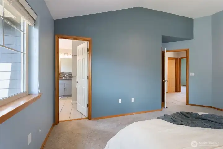 Primary ensuite and large walk in closet