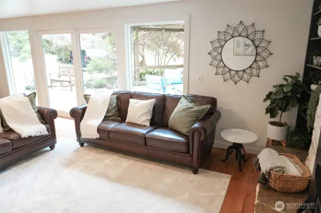 Very Spacious Living Room