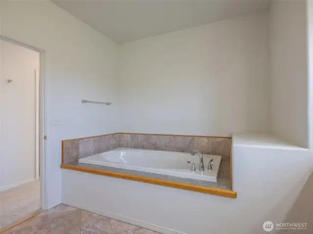 Primary Jetted tub