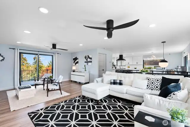 Full circle entertaining from inside to outside deck