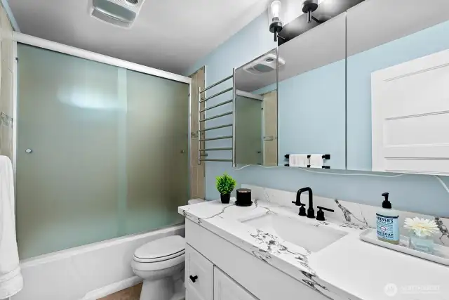 Full guest bathroom on 2nd floor.