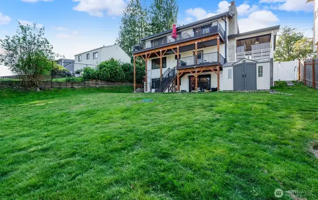 The workshop stays with home. Easy access to public sewer system is located at the back fence line.