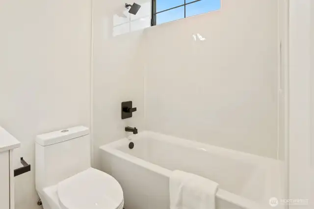 En-Suite Full Bath