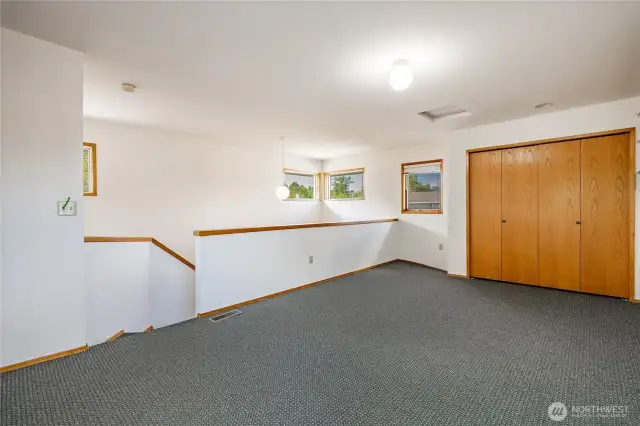 Big loft for office, art studio, 3rd bedroom, storage, whatever!