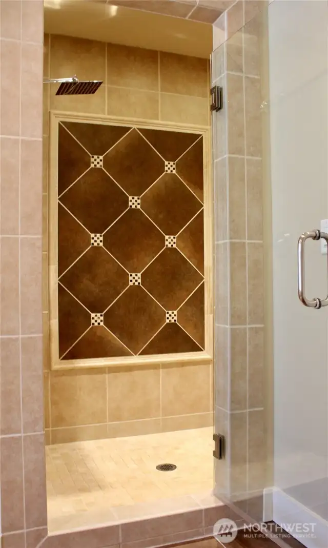 Large walk in shower with bench and two shower heads