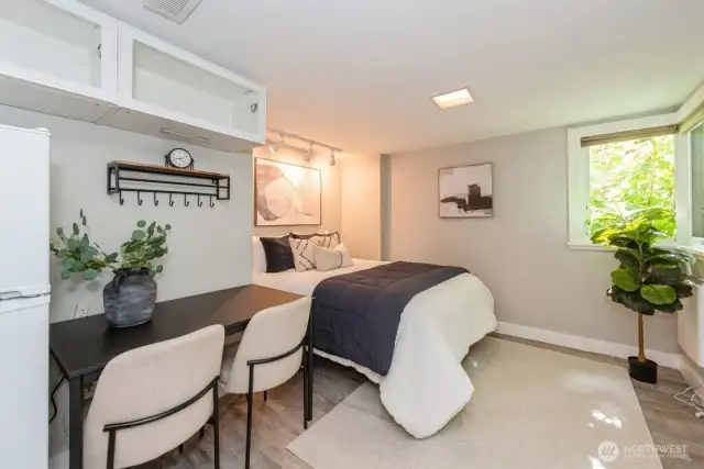 Midterm rental studio