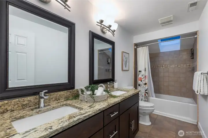 Upstairs full guest bathroom.