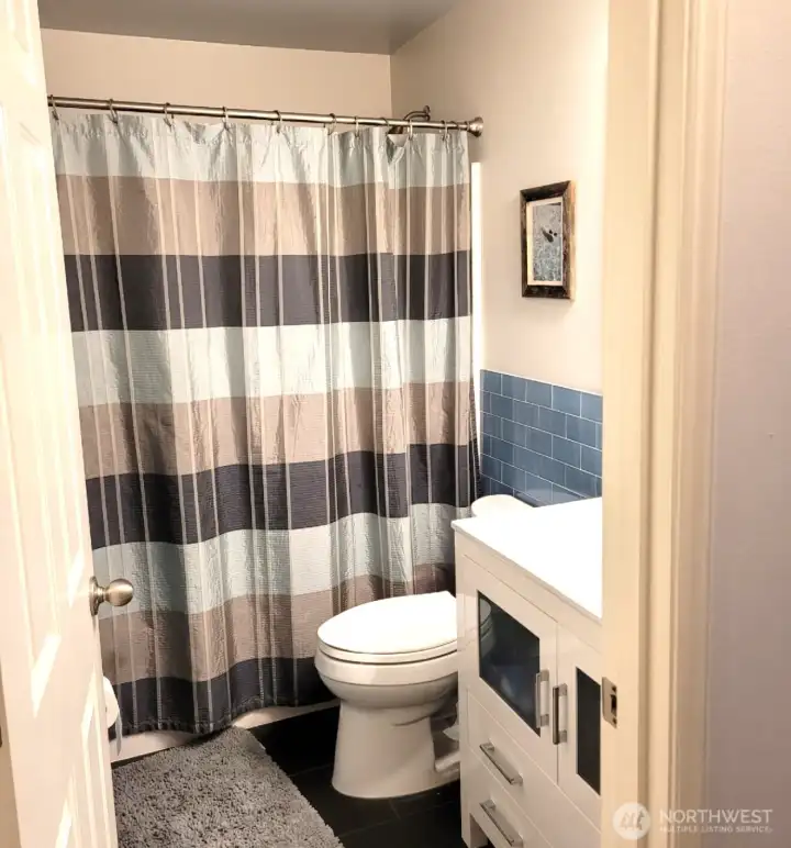 Full Bath with Tile Backsplash