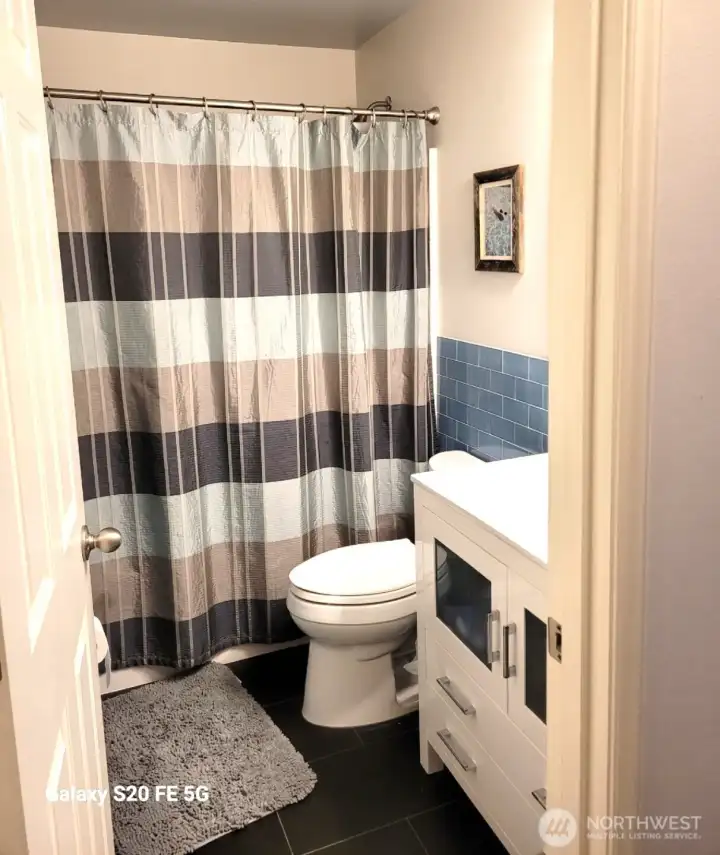 Full Bath with Tile Backsplash
