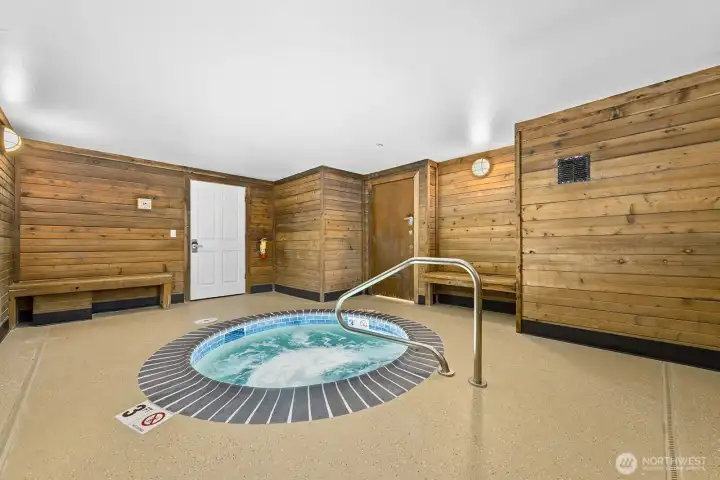 Hot tub and dry sauna in updated clubhouse.