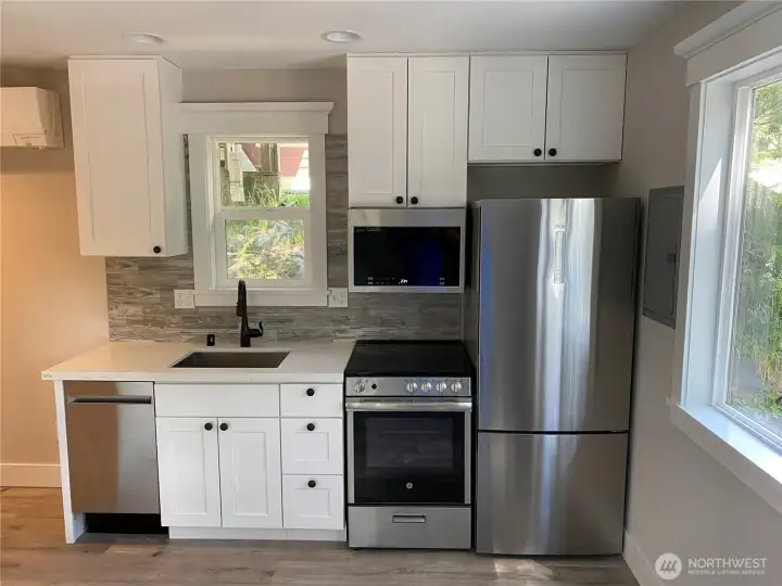 Compact full service kitchen.