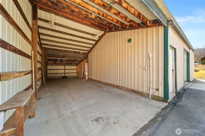 Outbuilding carport.
