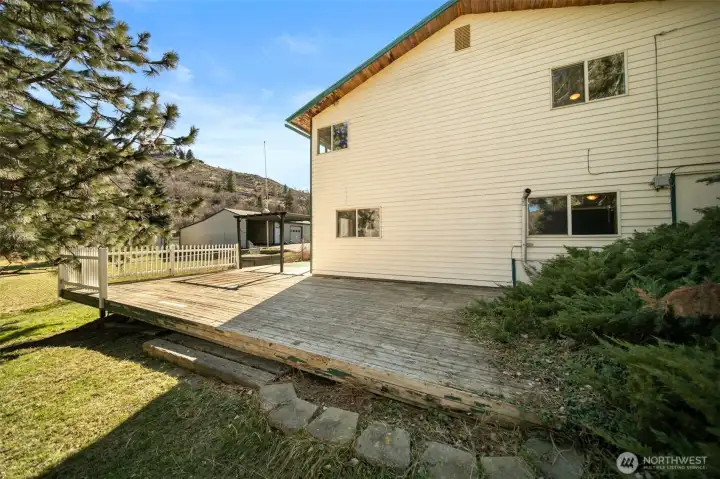 Large wrap around deck.