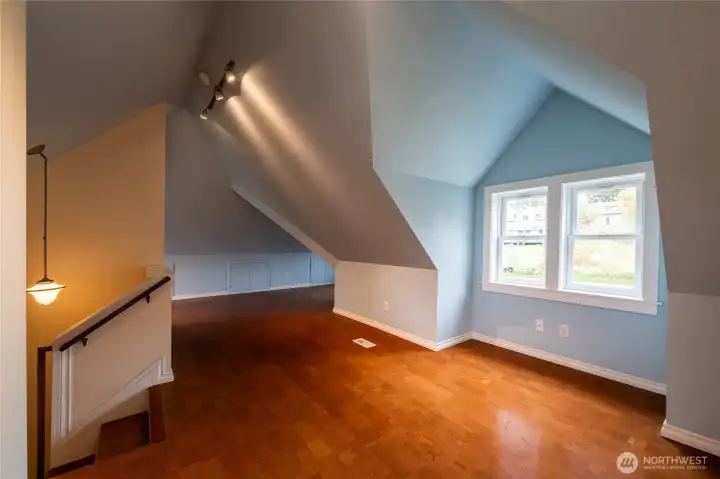 Landing offers many varieties to arrange furniture