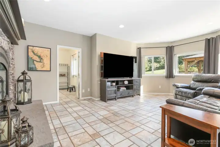 2nd livingroom on main level