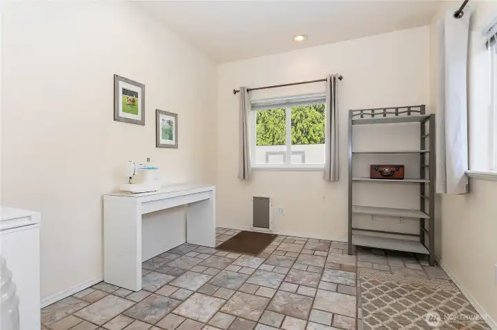 small extra room off of back livingroom