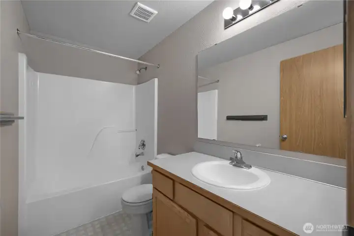 2nd floor hall bath