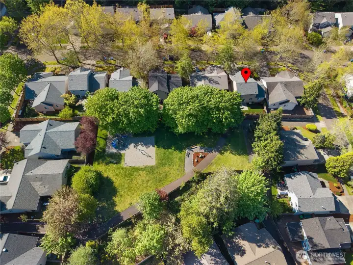 Overhead view of the home's location close to Community Park.