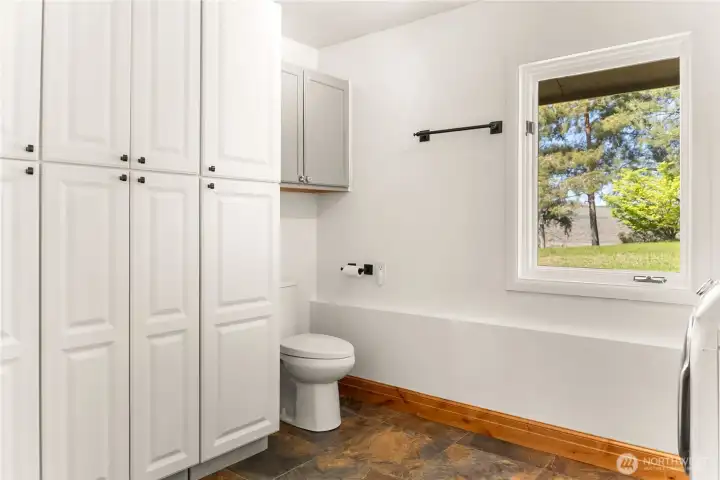 Main floor 1/2 bath & Laundry