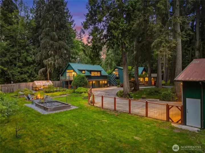 Welcome to Carbon River Lodge, a true oasis to call home