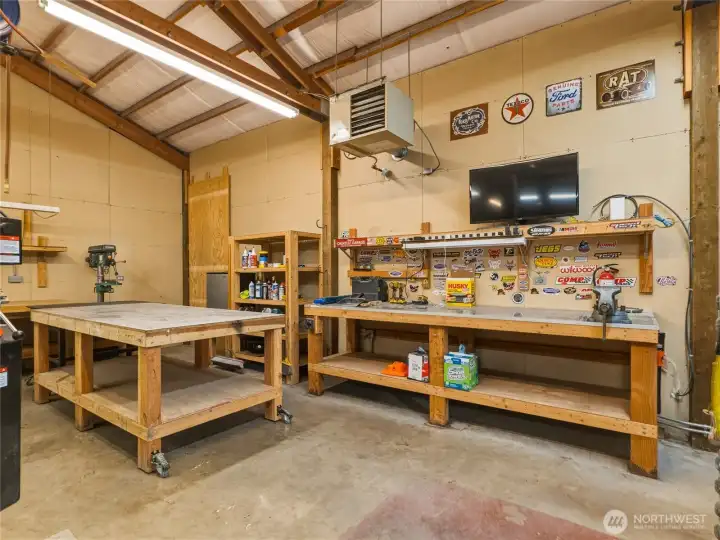 Shop shelving and work bench inlcuded