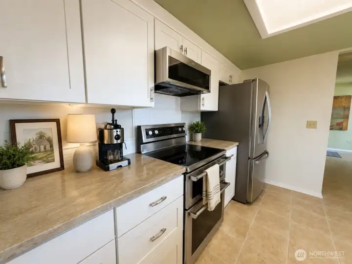 Glass top stove, stainless appliances. Glass top stove, stainless appliances.