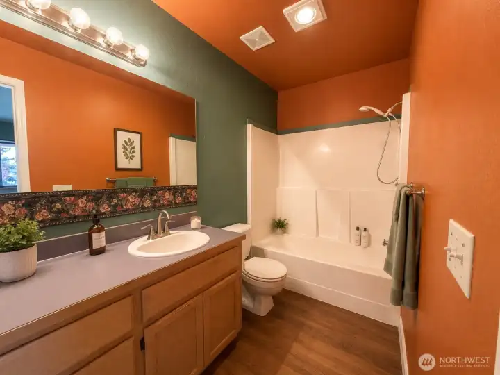 Full bath off of studio 2. Full bath off of studio 2.
