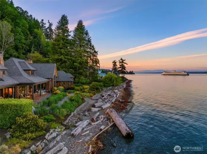 A timeless residence nestled in a serene park-like setting with breathtaking views..and sits on two lots and offers a little over 200 feet of low bank waterfront...That's an acre of waterfront! A timeless residence nestled in a serene park-like setting with breathtaking views..and sits on two lots and offers a little over 200 feet of low bank waterfront...That's an acre of waterfront!
