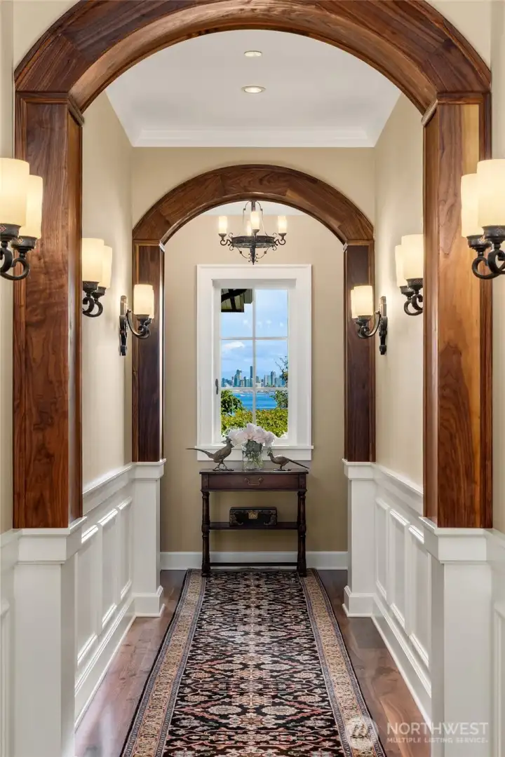 The hall down to the bedrooms.. and that view... again! The hall down to the bedrooms.. and that view... again!