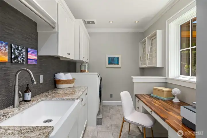 Laundry and work space. perfectly located to get the job done! Laundry and work space. perfectly located to get the job done!