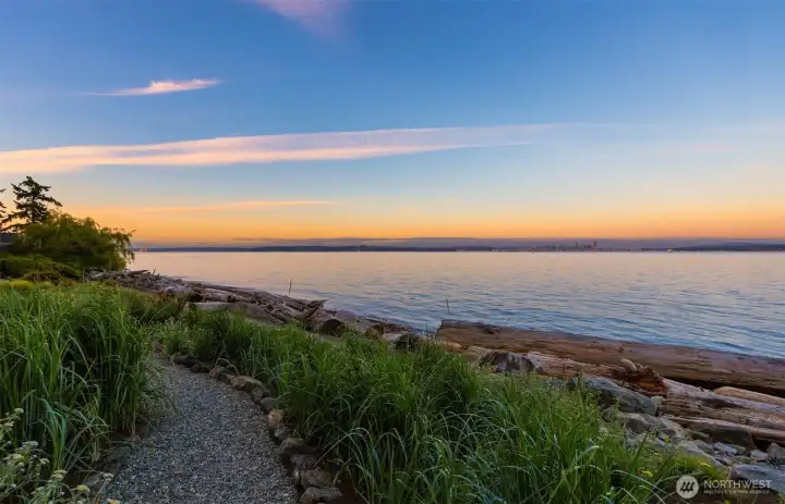 An extraordinary setting where stunning waterfront scenery becomes part of everyday life. Mesmerizing views across the water... An extraordinary setting where stunning waterfront scenery becomes part of everyday life. Mesmerizing views across the water...