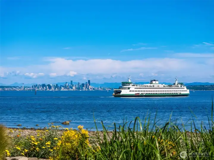 "This exceptional property showcases sweeping views that celebrate the beauty of waterfront living." Please feel free to contact Myself or Natalie for a private showing. "This exceptional property showcases sweeping views that celebrate the beauty of waterfront living." Please feel free to contact Myself or Natalie for a private showing.