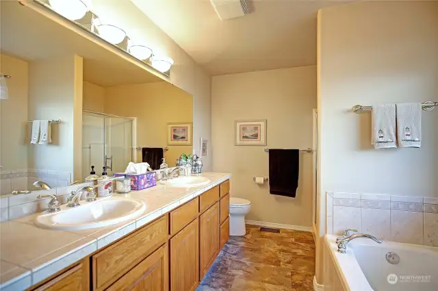Primary Bath w/ Jetted Soaking Tub, Shower, & Dual Vanity~