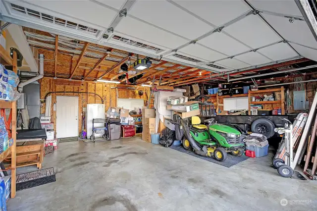 Home has a 963sqft Garage, 3-bays and shop space w/ upper loft storage. Wow~