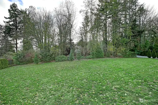 Quiet Greenbelt Protects Privacy for your Fenced, Level Yard~