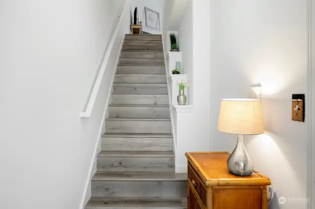 Tiled Foyer accessed from front entry or 2 car tandem garage.