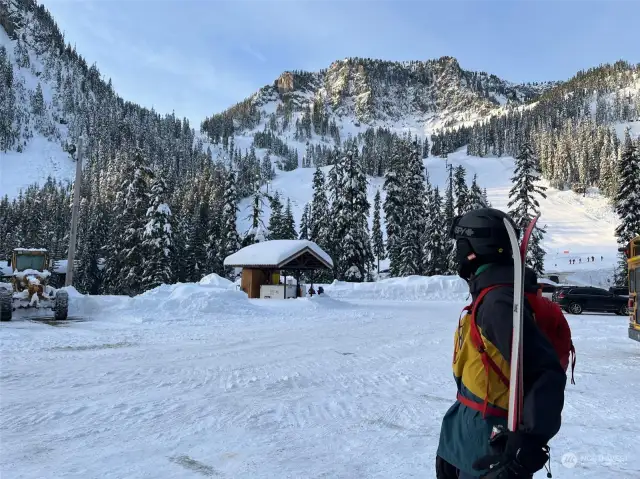 Snoqualmie Pass Ski area less than an hour away!