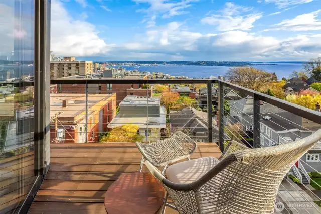 Deck off the main floor but also has an additional 536 sf private rooftop deck which belongs to the Penthouse only.