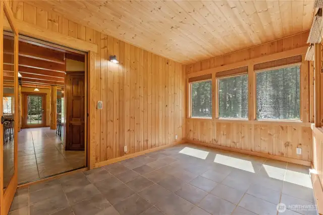 Sweet sunlit sunroom for projects, work out & overlfow guests
