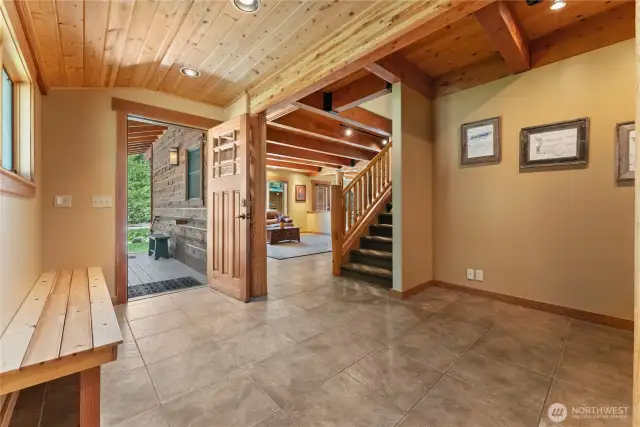 Spacious mudroom w radiant floor heat