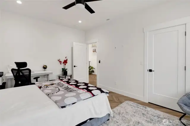 2nd bedroom