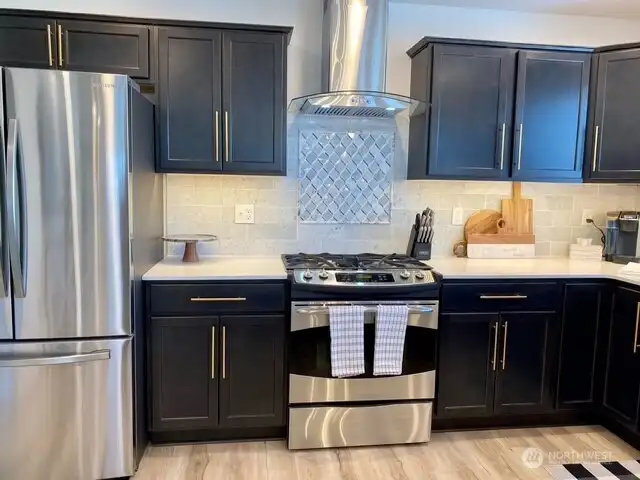 Custom Backplash tile with under cabnet lighting