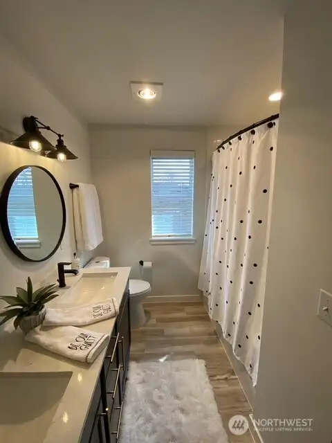 Main Bath with tub
