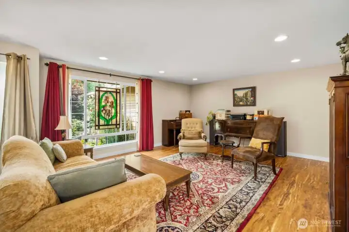 This home has such a great floor plan, from the formal living room to the large family room, perfect for gathering!