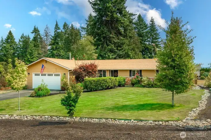 Enjoy the peace and quiet living on a dead end street in a neighborhood surrounded by nice homes on large lots. So refreshing.