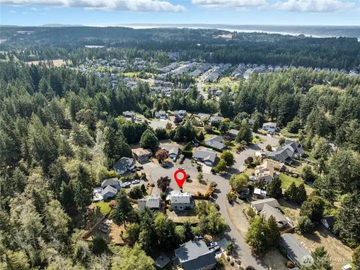 This property boasts an ideal location; close to shops as well as Downtown and the Waterfront.