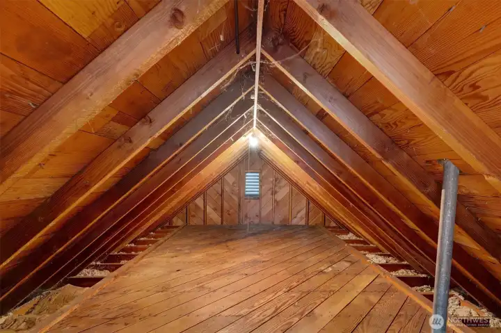 Loads of storage easily accessible in Bed 1